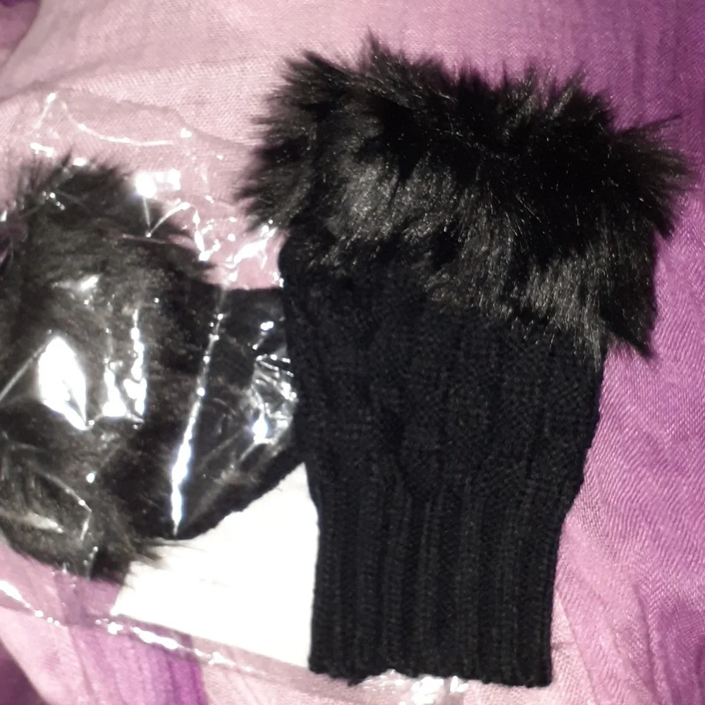 Black Fingerless Gloves w/ Fur (faux) Trim